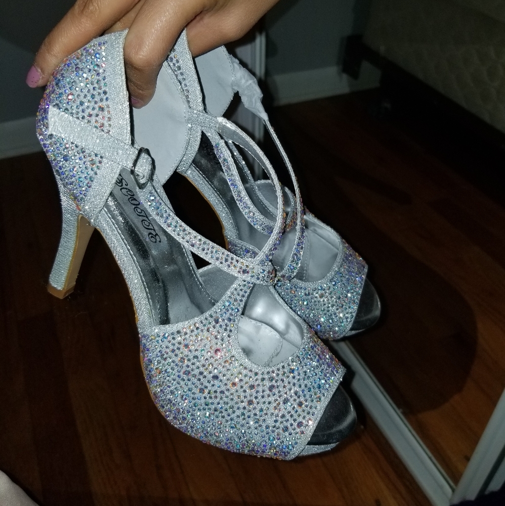 Heels - Picture 2 of 2